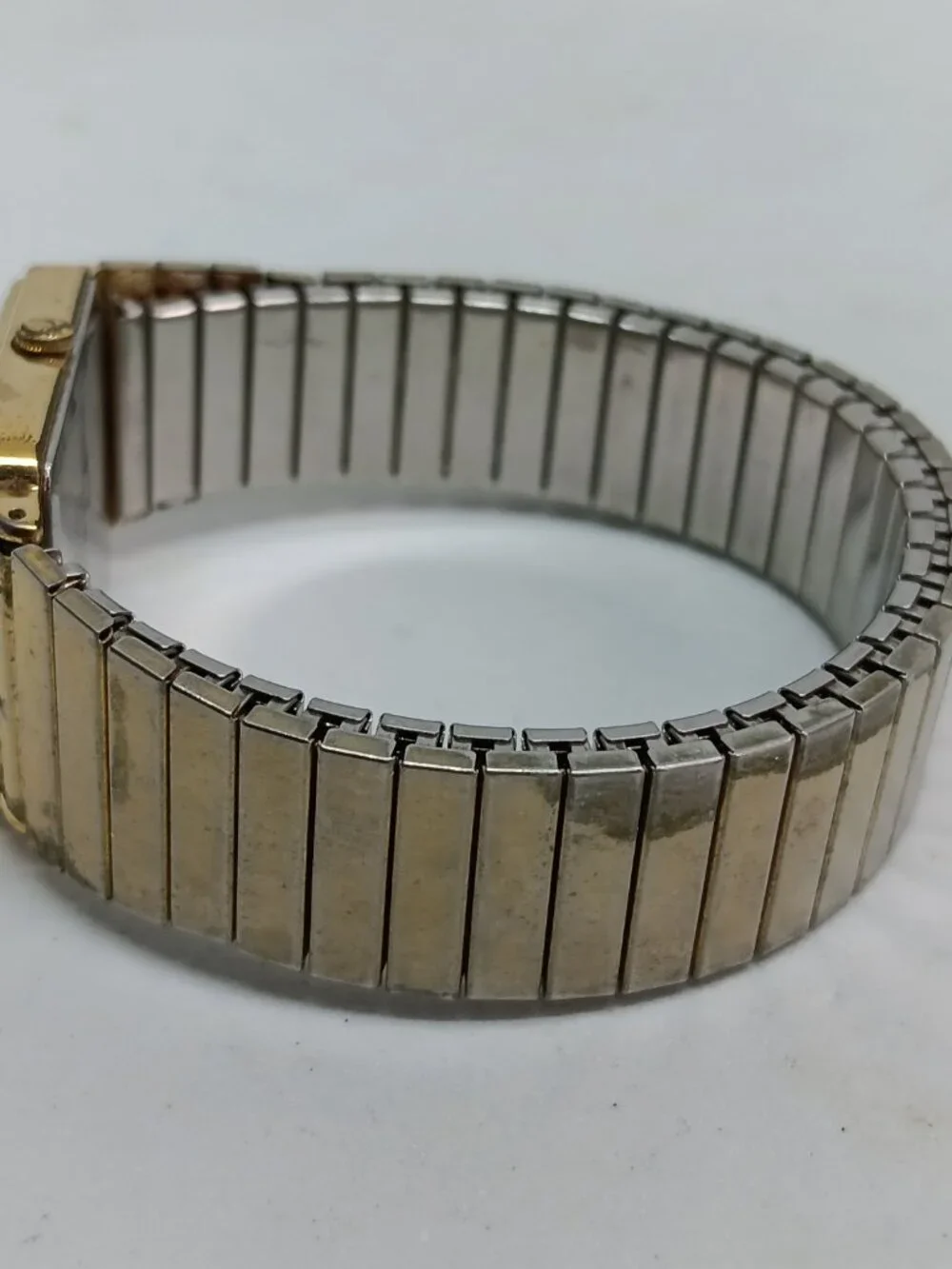 VINTAGE 1988 Pulsar V322-5300 Women's 25 mm x 30 mm Gold Tone Quartz Tank Watch